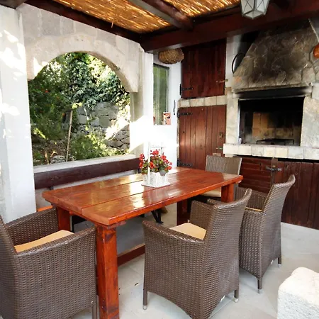 بيت للعطل House With A Swimming Pool - 6668 *