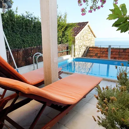 بيت للعطل House With A Swimming Pool - 6668 ماكارسكا