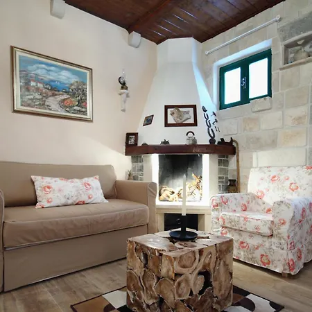 بيت للعطل House With A Swimming Pool - 6668