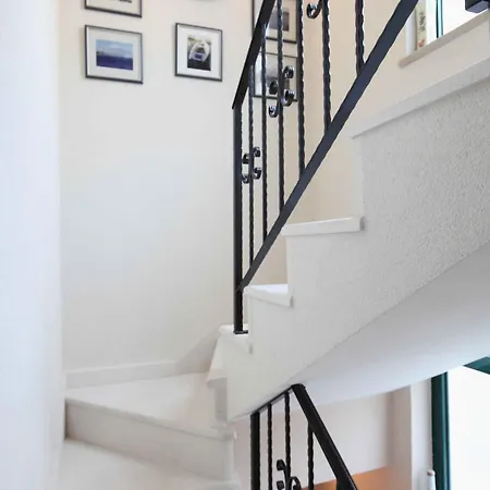 بيت للعطل House With A Swimming Pool - 6668