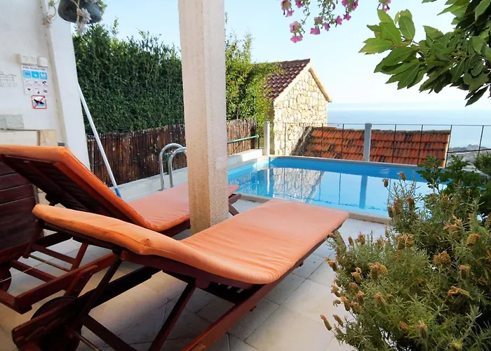 בית נופש House With A Swimming Pool - 6668 מאקרסקה