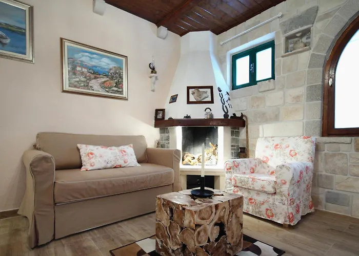 בית נופש House With A Swimming Pool - 6668