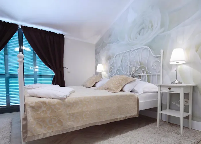 בית נופש House With A Swimming Pool - 6668 *