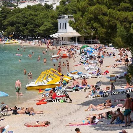 House With A Swimming Pool - 6668